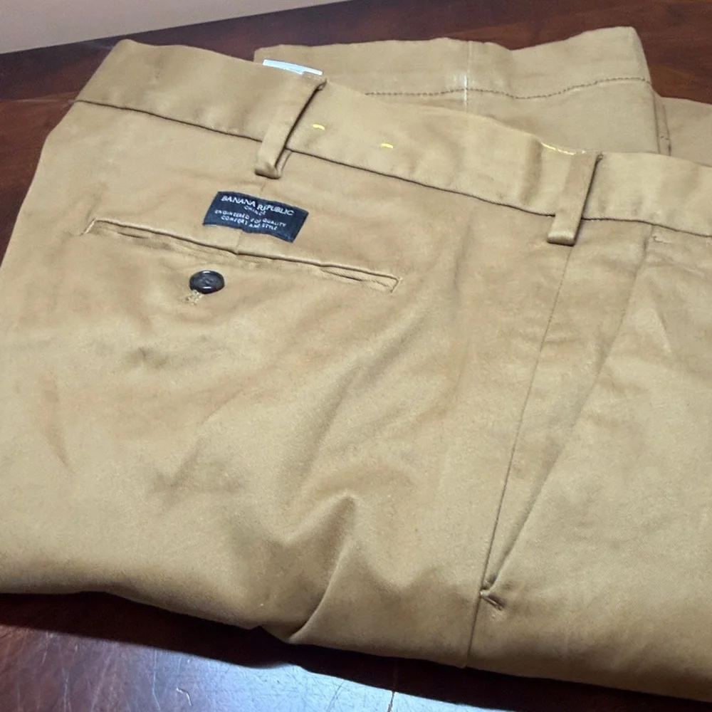 Banana Republic Tan Chino Pants‎